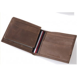 Tommy Hilfiger Men's Leather RFID Bifold Wallet - Brown